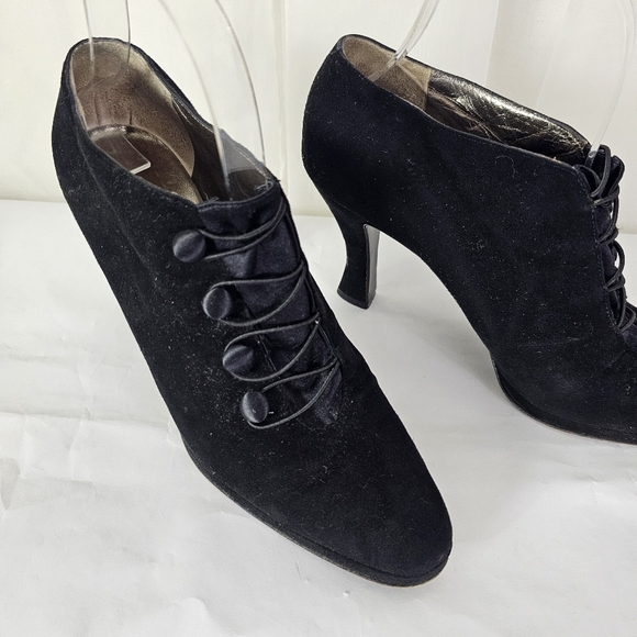Anne Klein Couture black suede leather button bootie heels size 8.5 - Picture 3 of 14